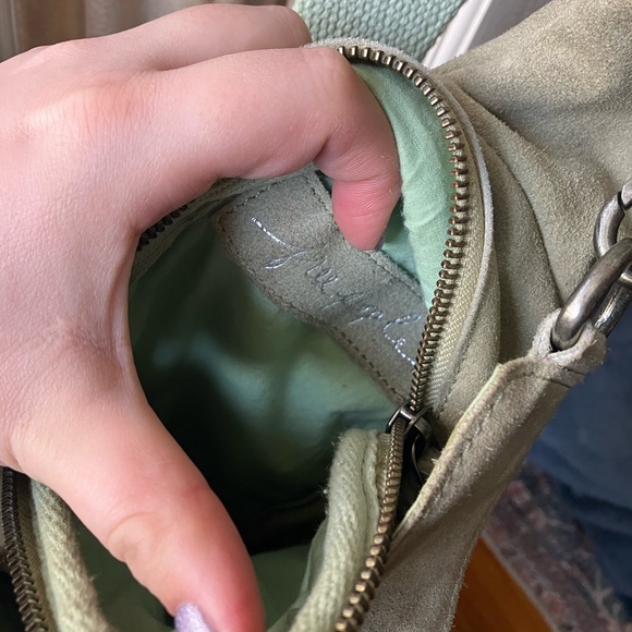 Free people Hudson sling bag in green - Picture 5 of 9